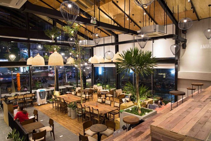 Bên trong một quán The Coffee House