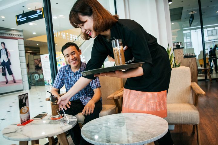 Phục vụ The Coffee House